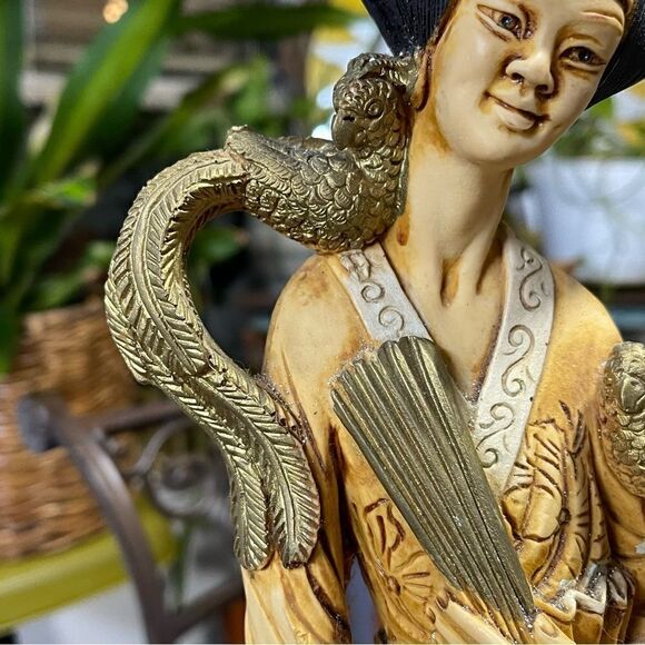 Faux ivory statue of a Geisha - Picture 11 of 15